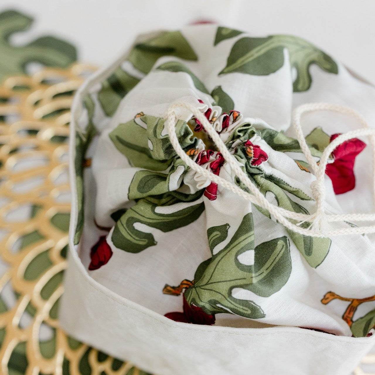 Bread bag with fig design on a gold lacemat placemat
